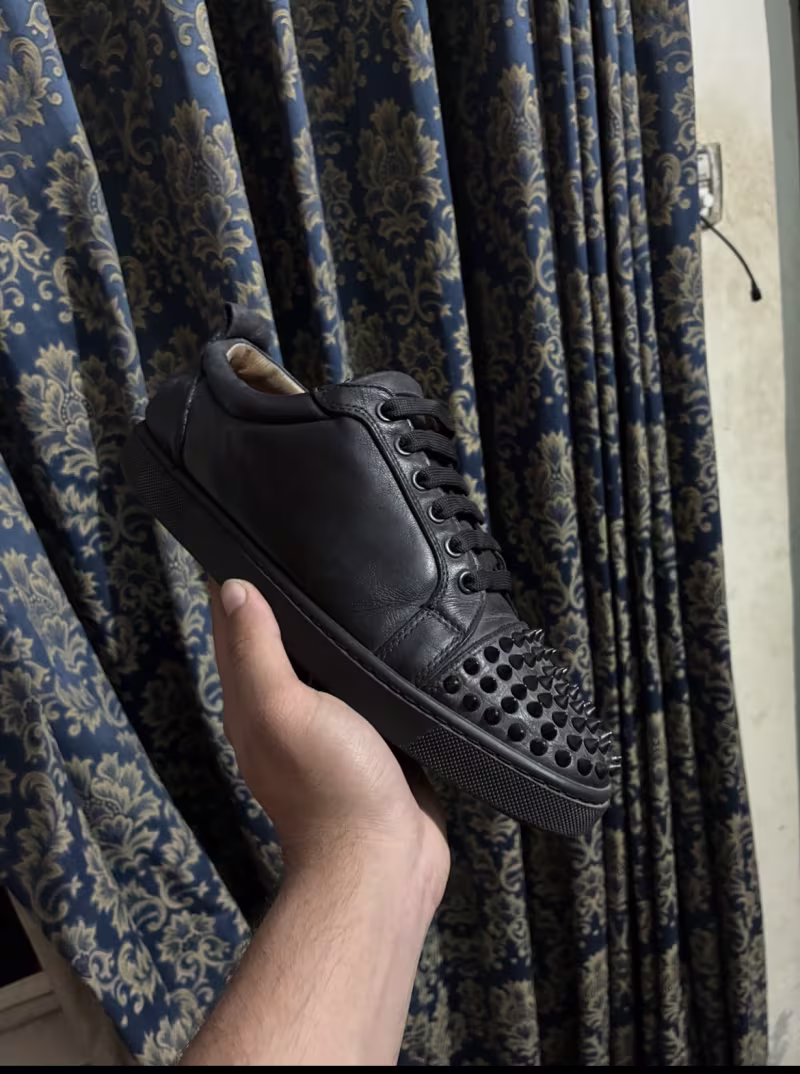 Christian loubiton junior spikes low