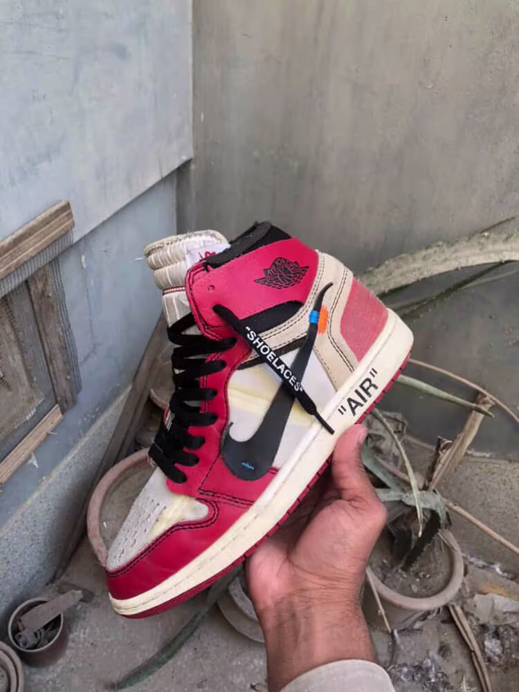 Jordan 1 high x off white chicago