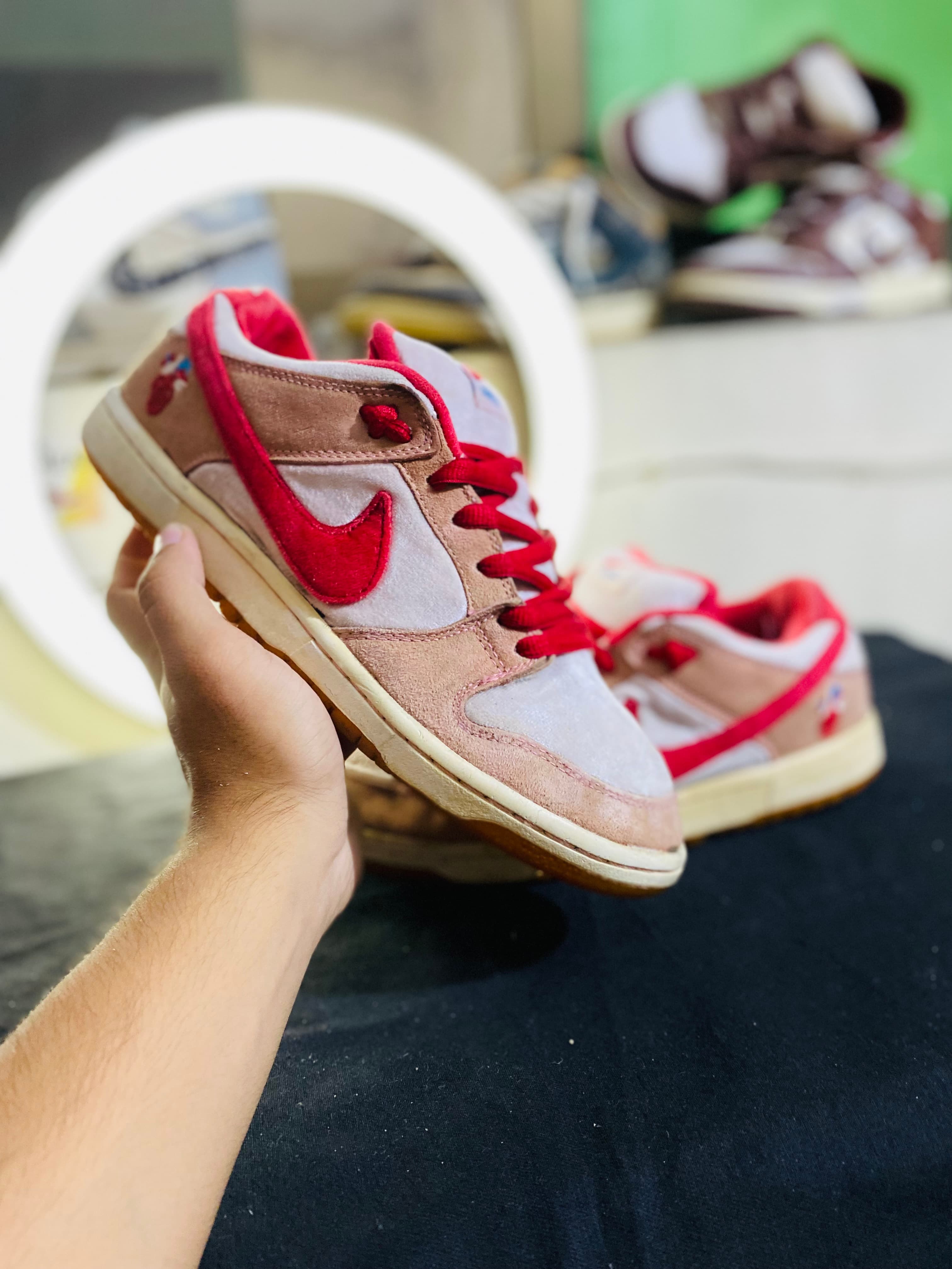 Nike sb dunks low strange love