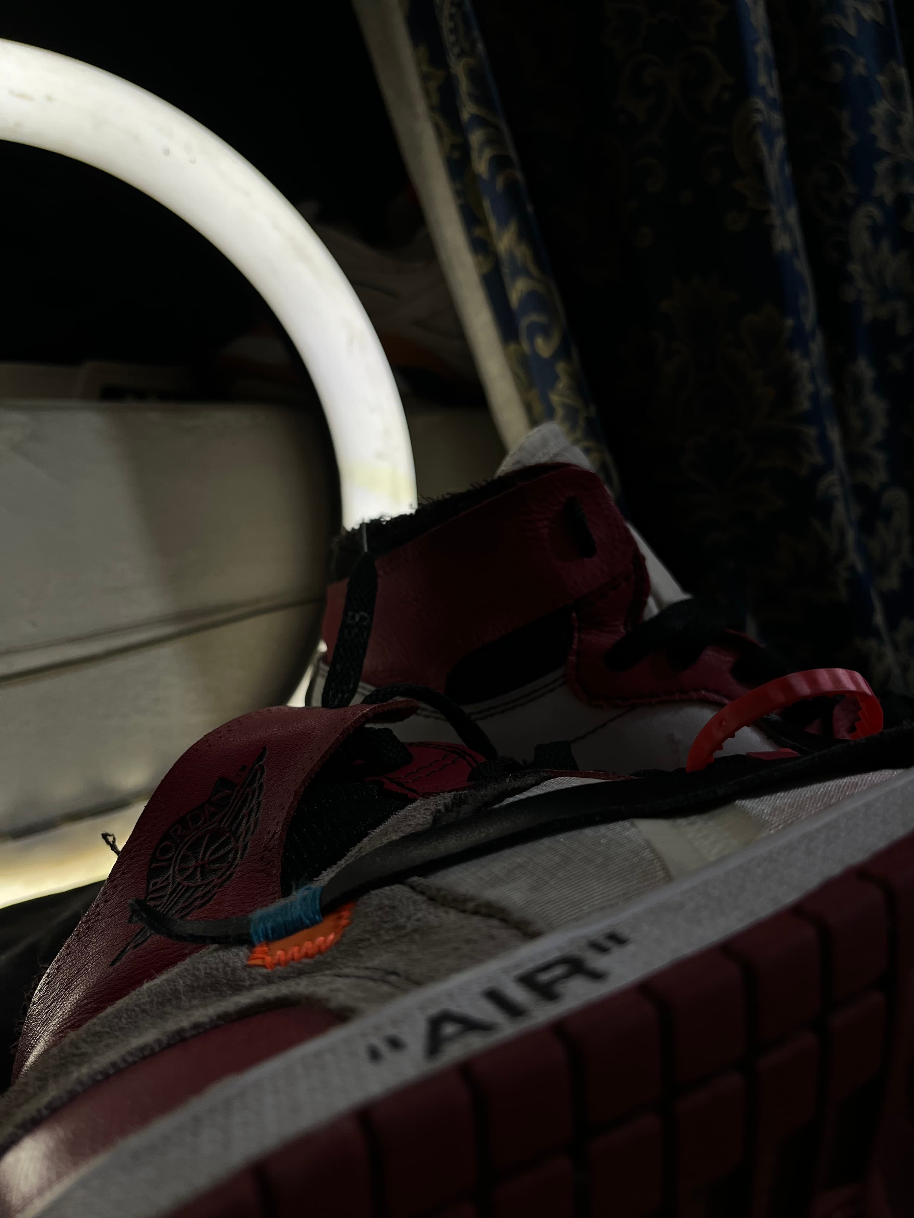 Jordan 1 high retro x off white chicago