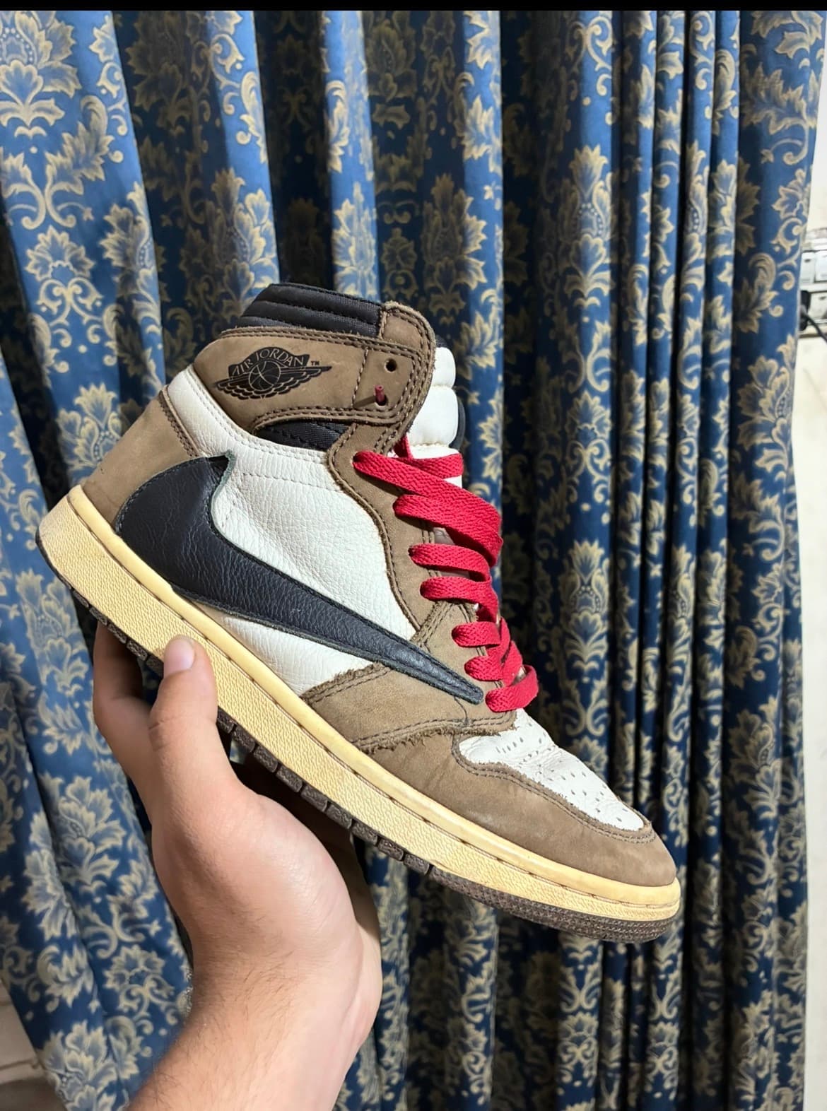Jordan 1 high x travis scott mocha