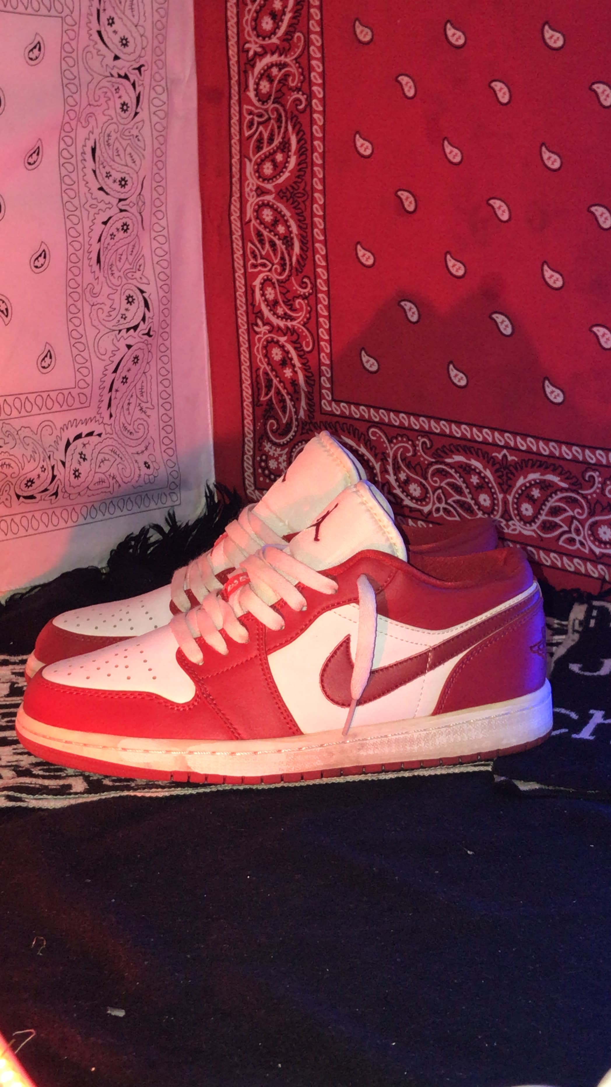 Jordan 1 low fire red