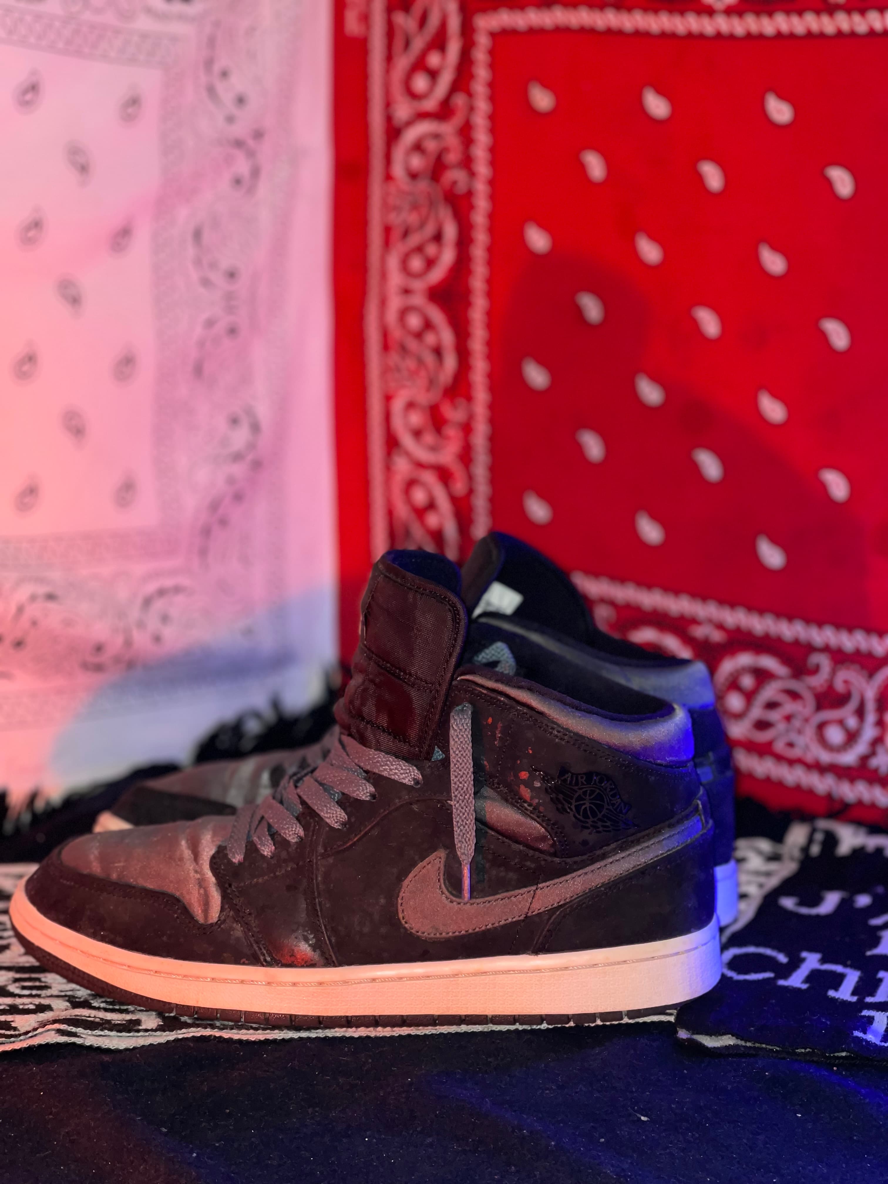 Jordan 1 mid black grey