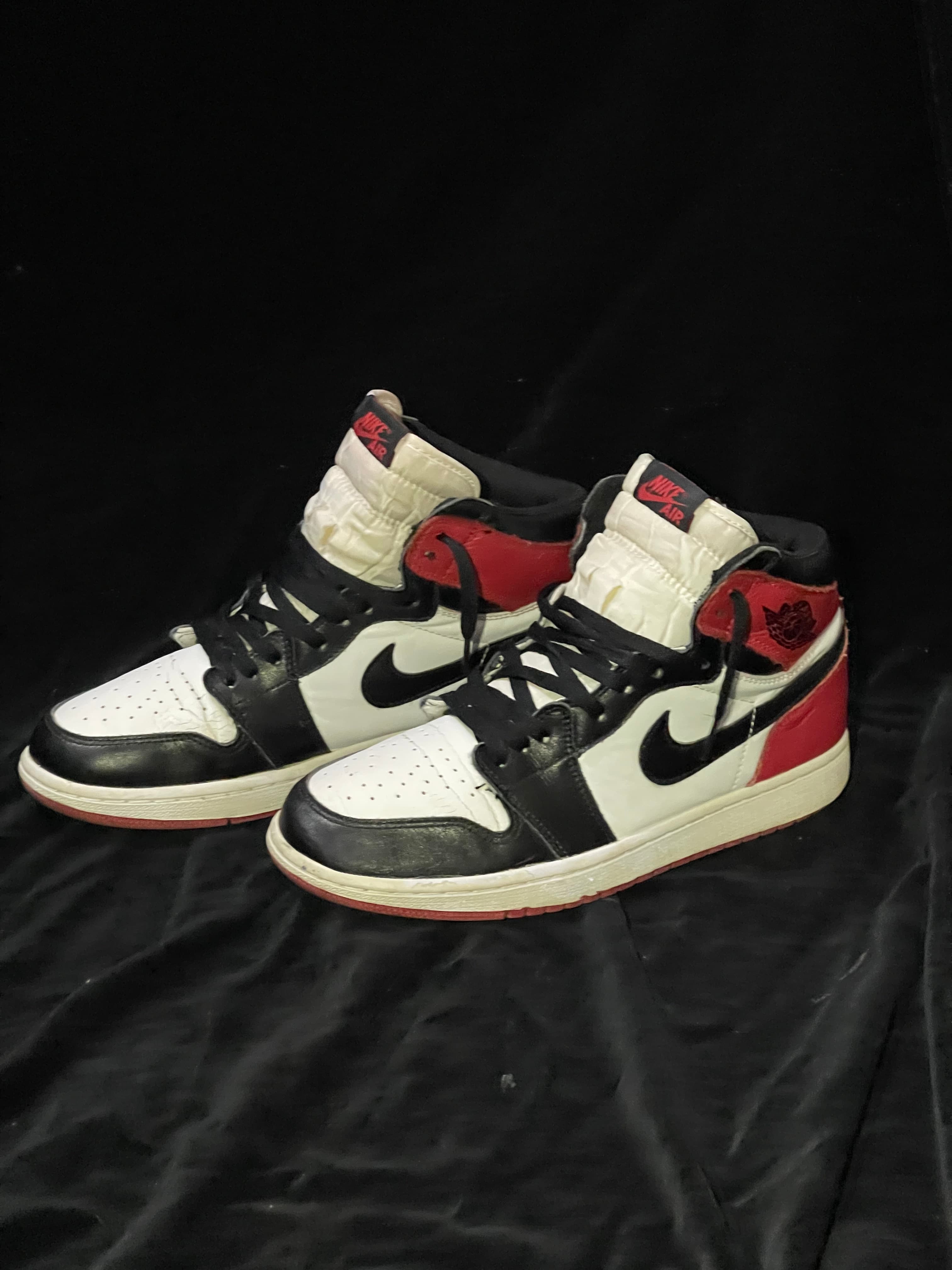 Jordan 1 high black toe