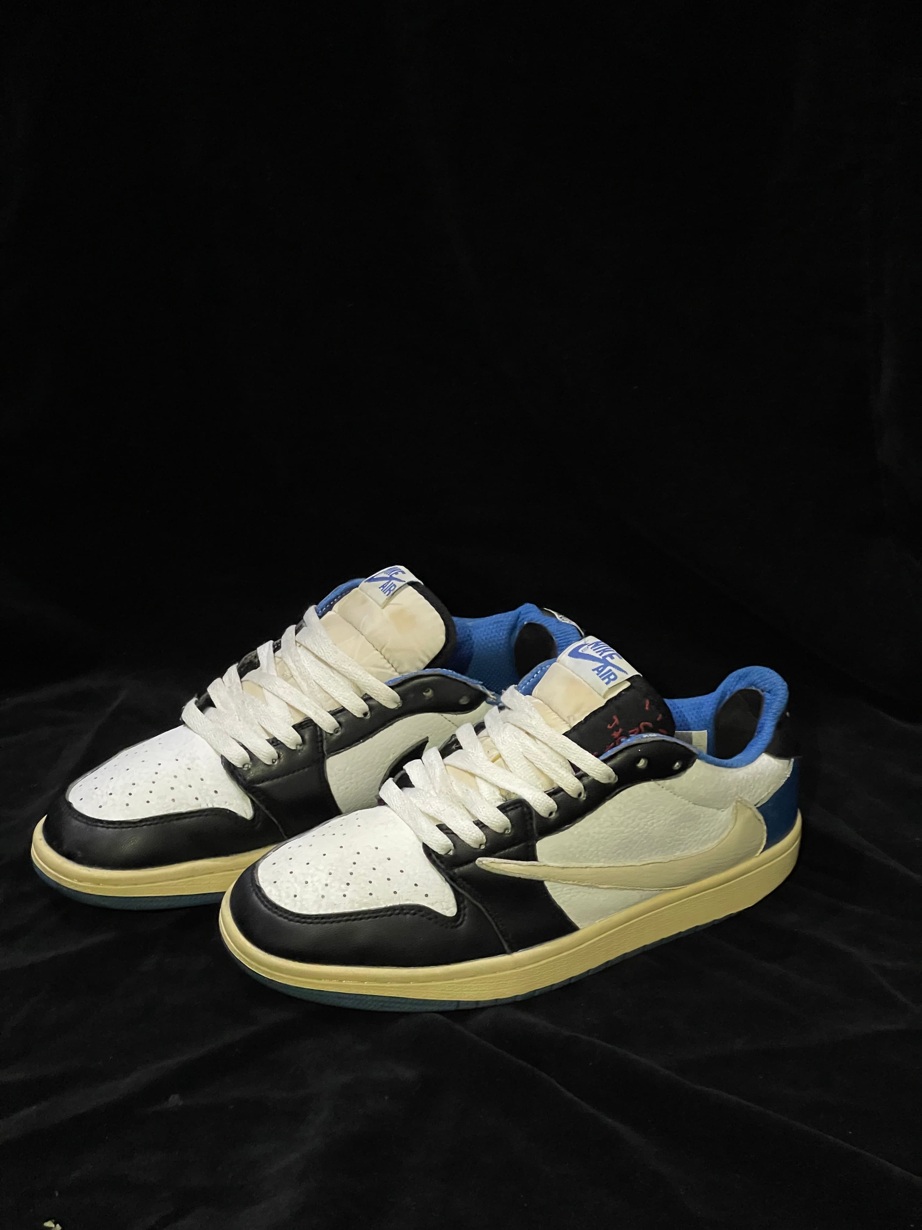 Jordan 1 low travis scott fragment