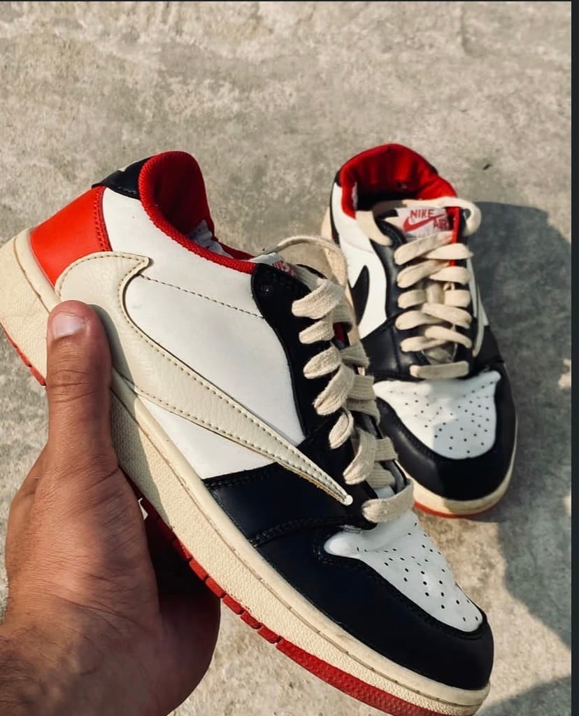 Nike travis scott red