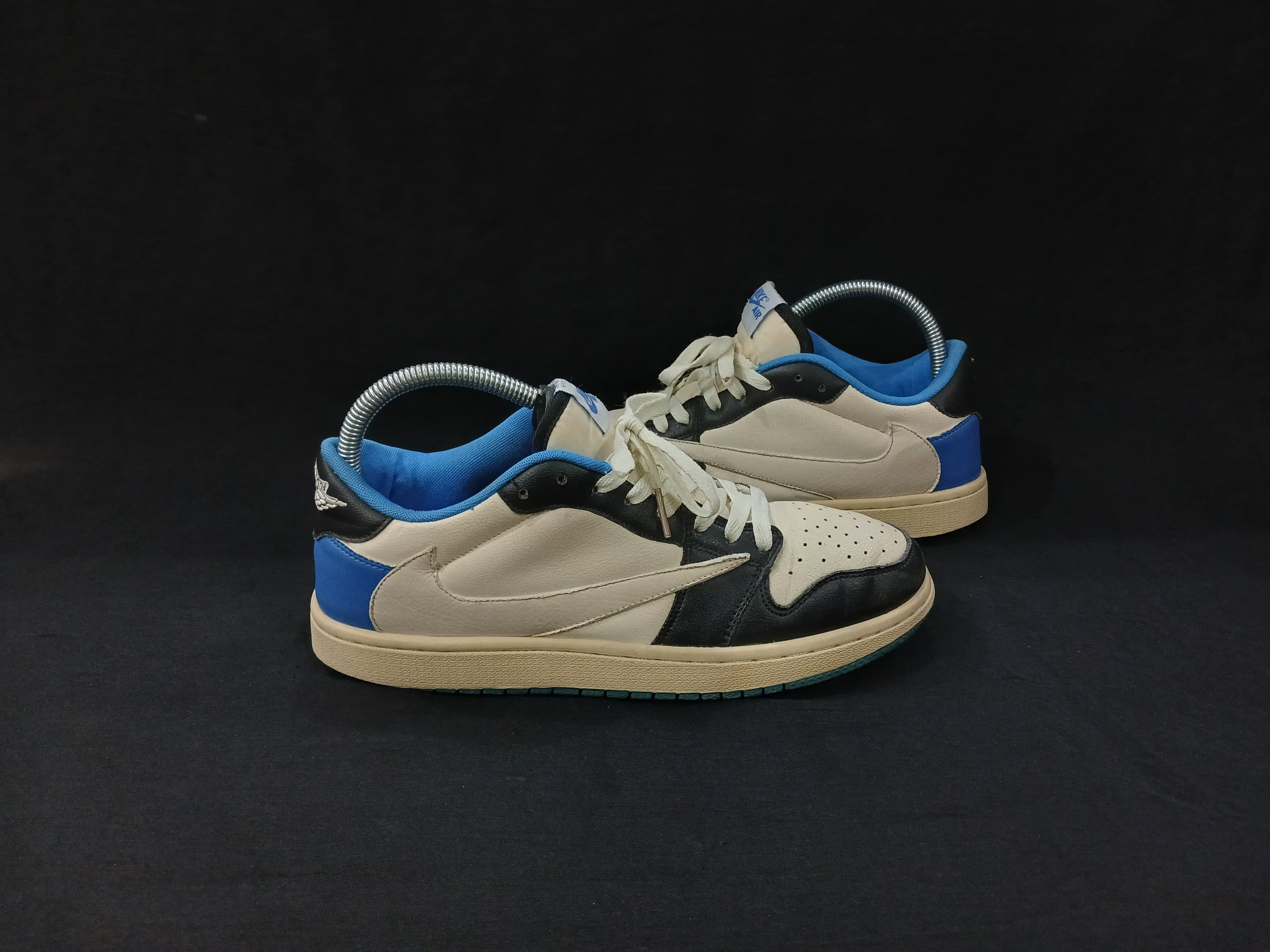 AirJordan 1 Low × Travis Scott Fragments