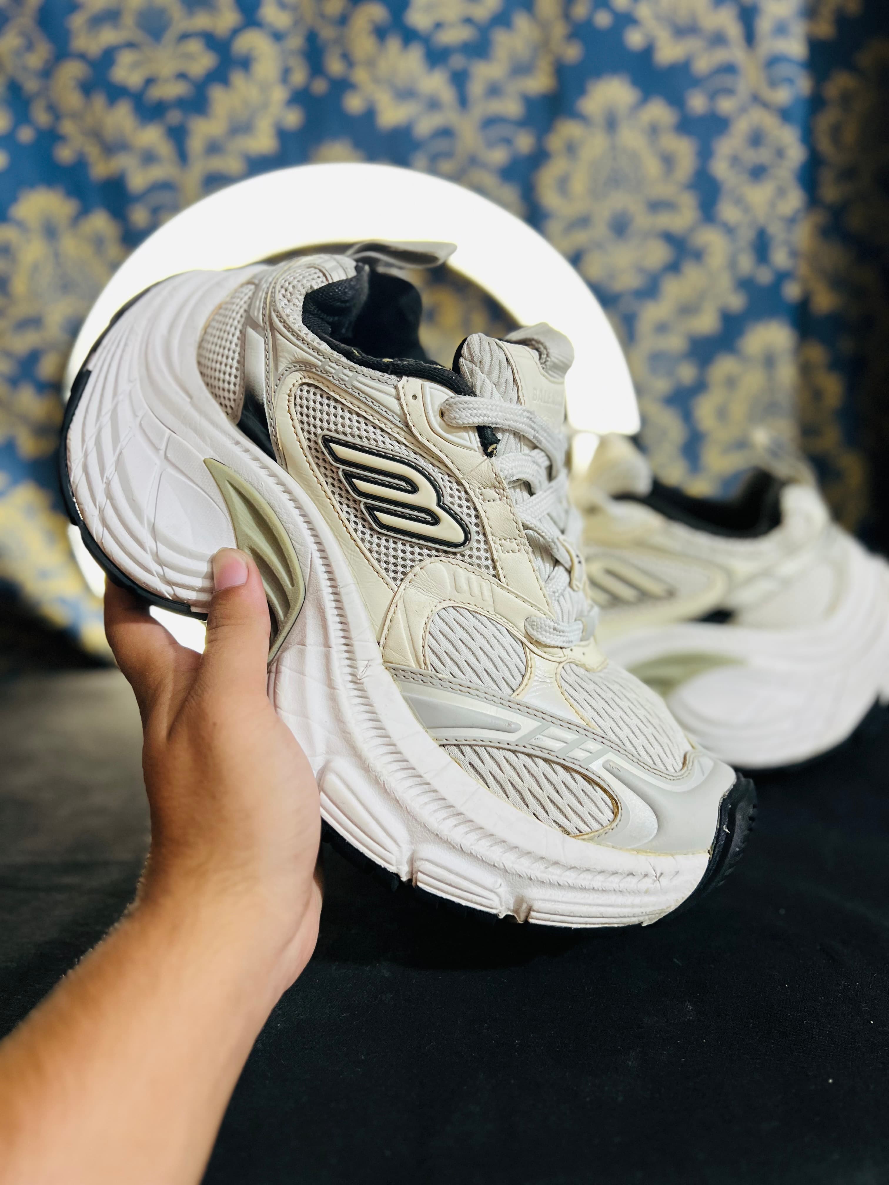 Balenciaga 10xl