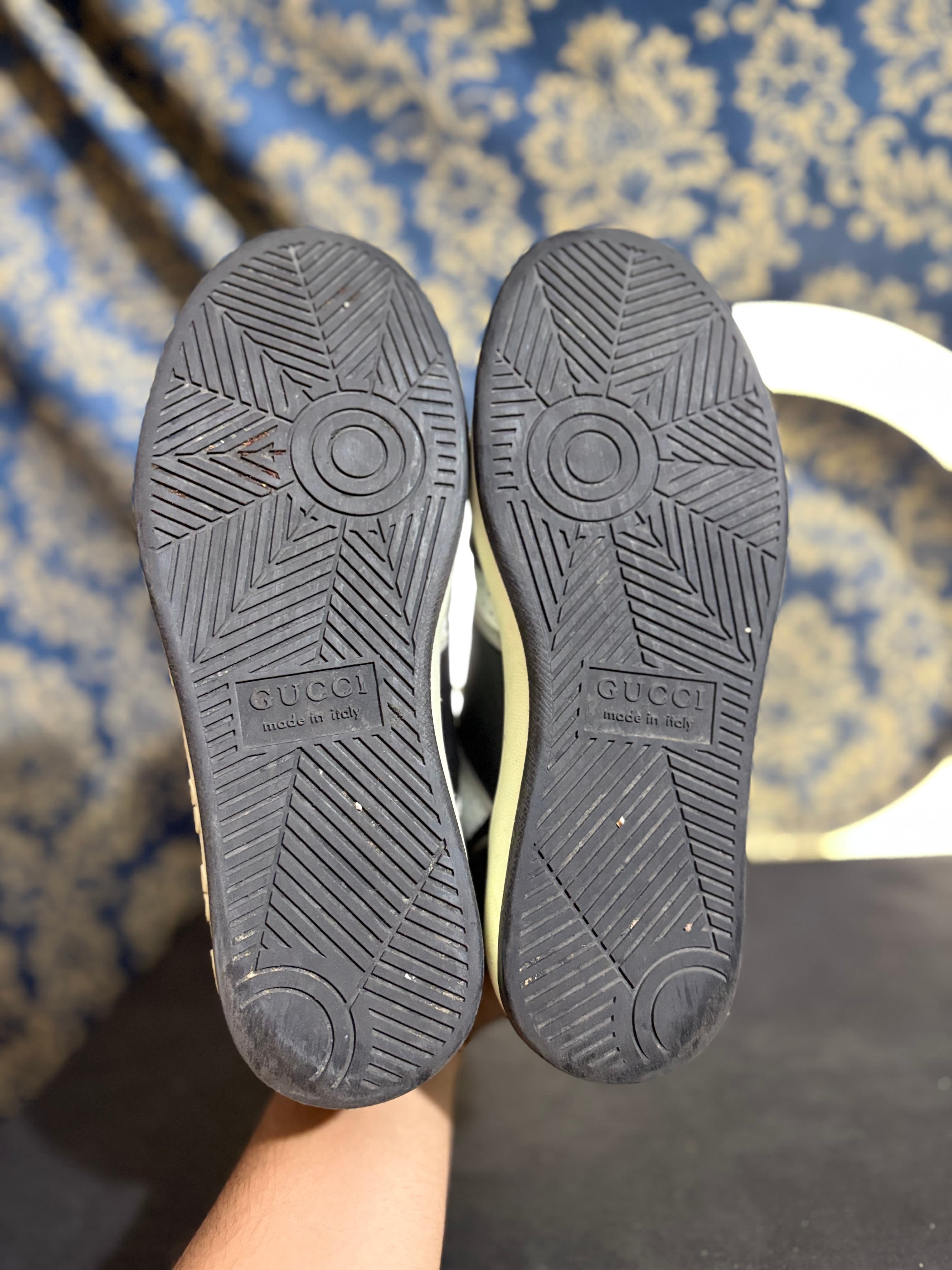 Gucci low top sneakers